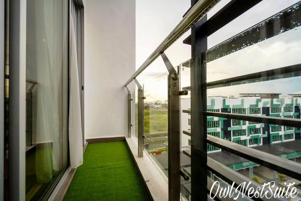 Owl Nest Suite' At Aeropod Sovo โกตาคินาบาลู ภายนอก รูปภาพ